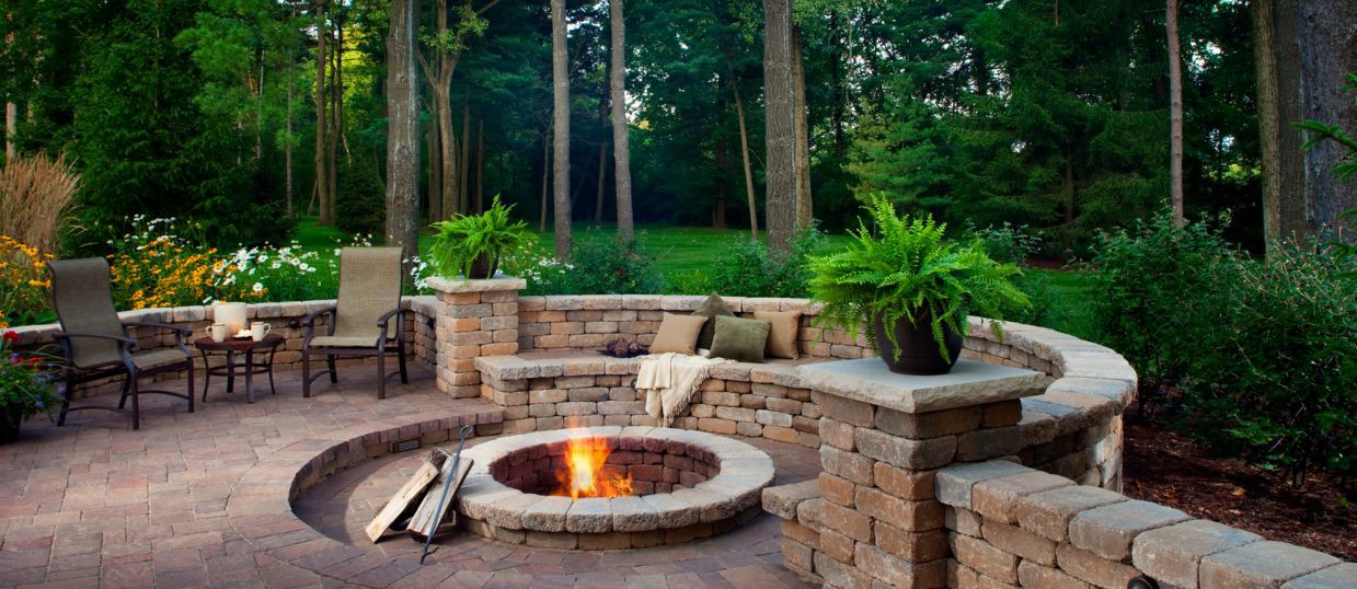 landscape design ideas with an outdoor fire pit in Topeka, Kansas